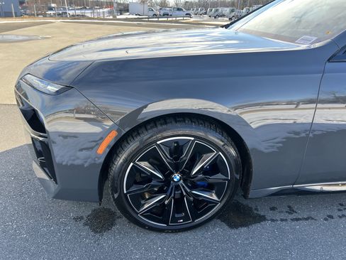 Used 2023 BMW 740i w/ Executive Package image 12