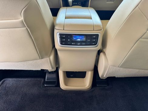Used 2017 Toyota Highlander Limited Platinum FWD image 20