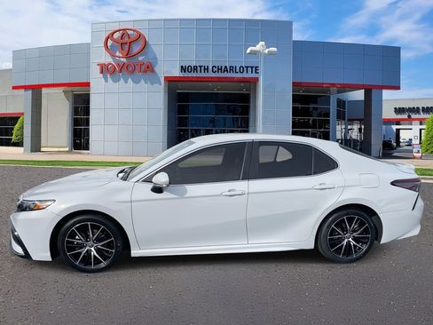 Used 2022 Toyota Camry SE image 7