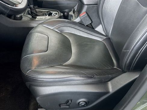 Used 2019 Jeep Cherokee Limited image 19