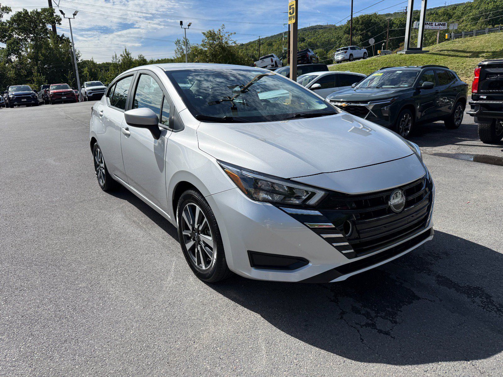 Used 2025 Nissan Versa SV FWD image 7