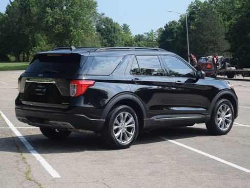 Used 2023 Ford Explorer XLT w/ Equipment Group 202A AWD/4WD image 27