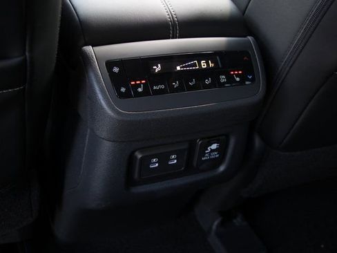 New 2026 Nissan Pathfinder Platinum image 30