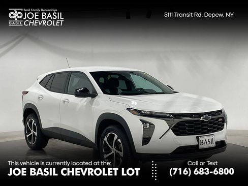 Used 2024 Chevrolet Trax RS FWD image 1