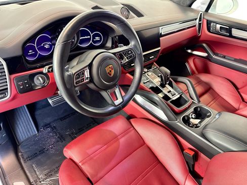 Certified 2023 Porsche Cayenne Turbo image 4