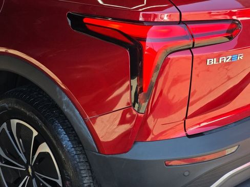 Used 2025 Chevrolet Blazer EV LT image 31