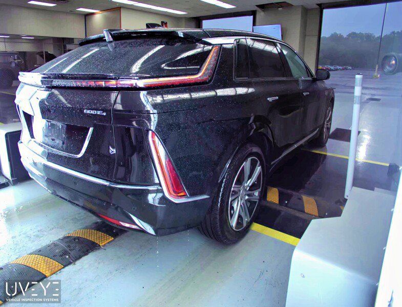 Used 2024 Cadillac Lyriq Luxury w/ LPO, Floor Liner Package AWD/4WD image 4