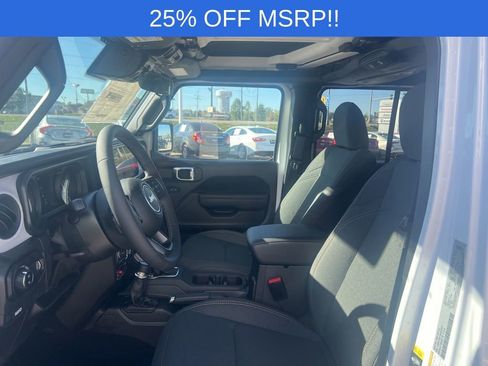 New 2025 Jeep Gladiator Willys image 10