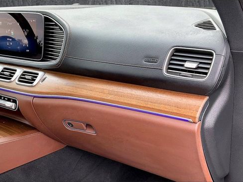 Used 2024 Mercedes-Benz GLS 450 4MATIC image 27