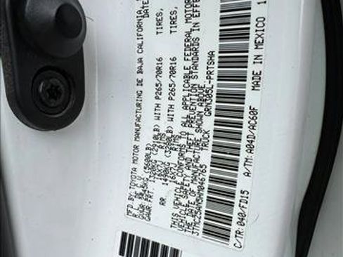 Used 2017 Toyota Tacoma TRD Off-Road w/ Tow Package (A/T) image 23