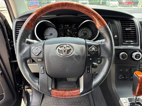 Used 2022 Toyota Sequoia Platinum AWD/4WD image 18