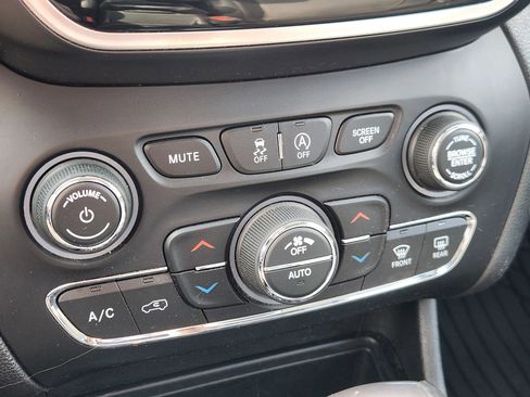 Used 2019 Jeep Cherokee Limited image 35