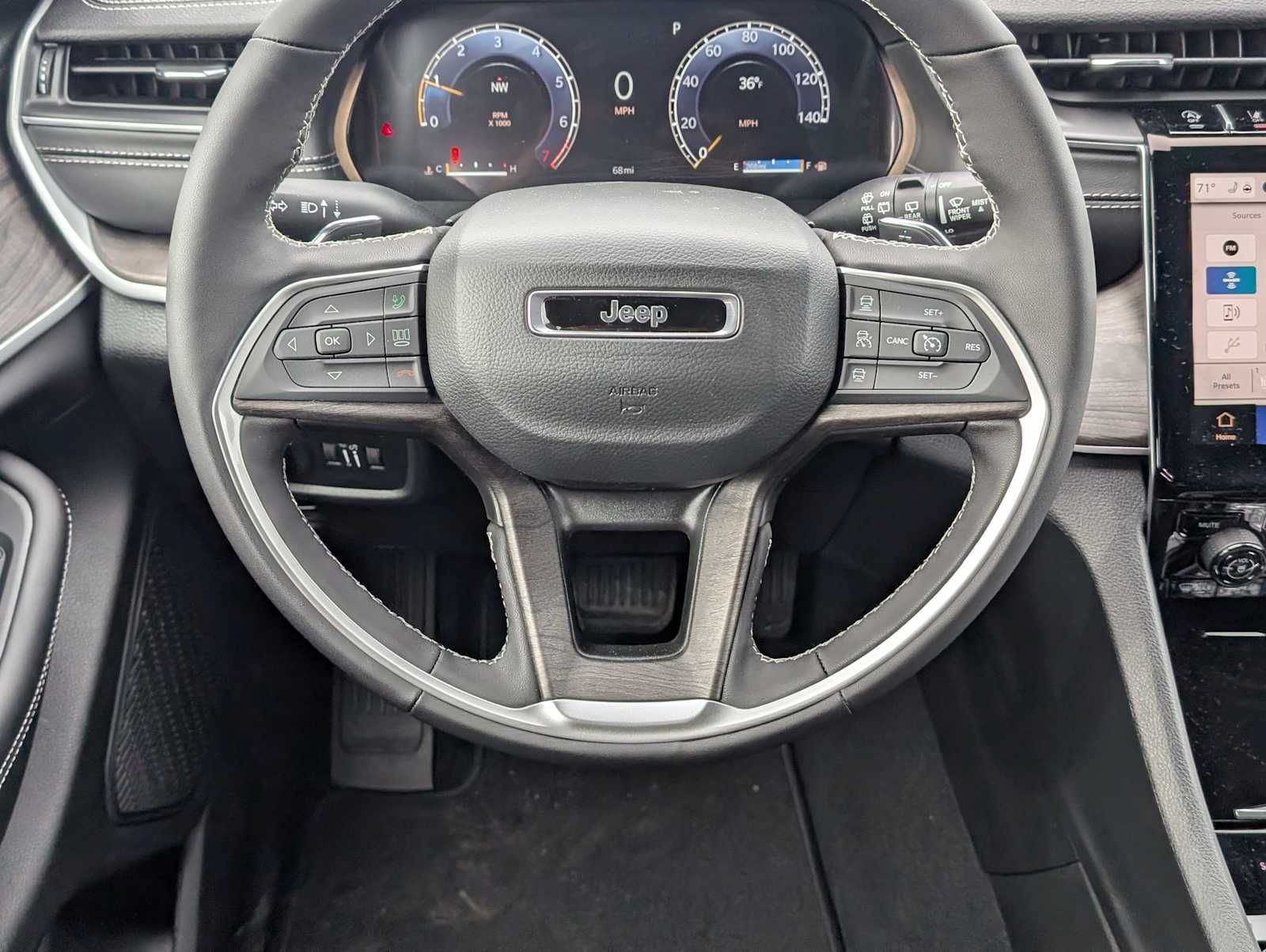 New 2025 Jeep Grand Cherokee L Limited w/ Black Appearance Package AWD/4WD image 14