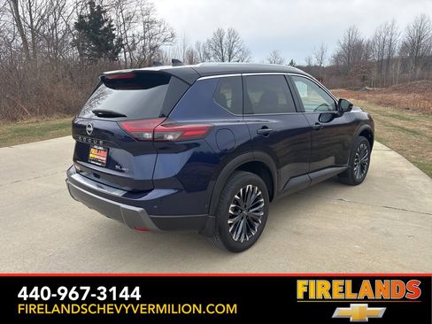 Used 2025 Nissan Rogue SL w/ Tech Package image 5