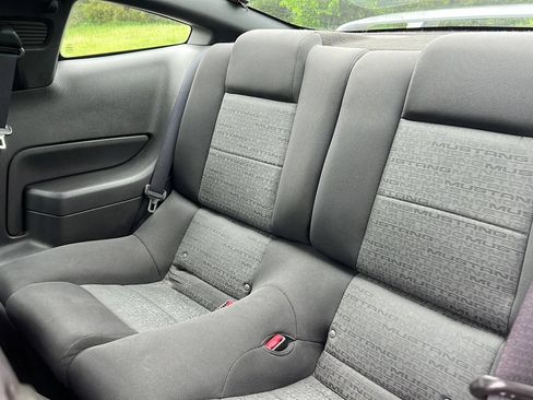 Used 2006 Ford Mustang Coupe RWD image 10