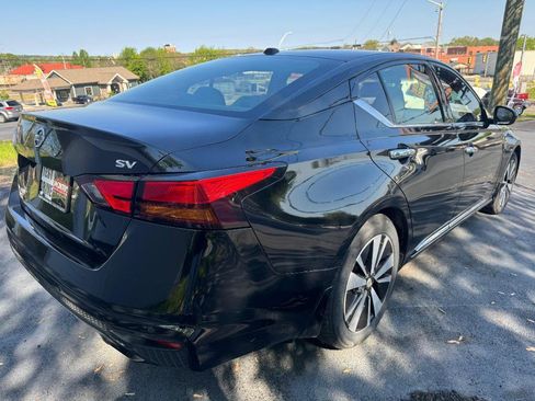 Used 2019 Nissan Altima 2.5 SV image 2