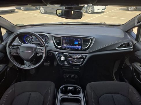 Used 2021 Chrysler Pacifica Touring w/ S Appearance Package FWD image 13