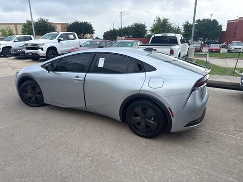 Used 2026 Toyota Prius LE FWD image 4