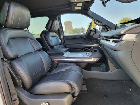 New 2025 Lincoln Navigator Reserve w/ Jet Appearance Package image 24