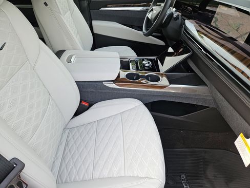 New 2026 Cadillac Escalade ESV Platinum Sport w/ LPO, ONYX Package AWD/4WD image 10