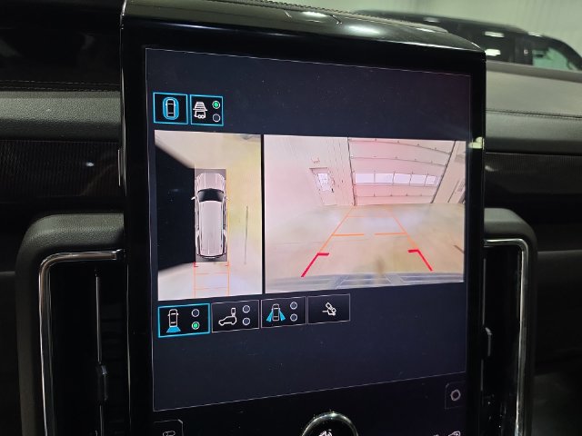 Used 2025 GMC Yukon XL Elevation w/ Elevation Premium Package AWD/4WD image 9