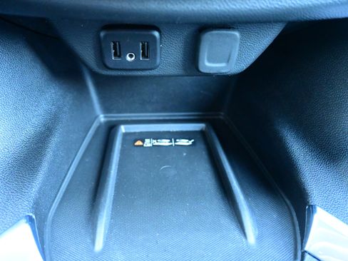 Used 2023 Chevrolet Traverse LT image 28