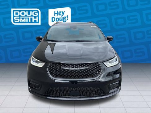 New 2026 Chrysler Pacifica Select FWD image 8
