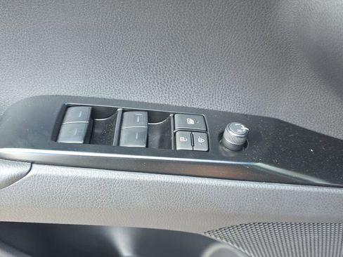 Used 2025 Toyota Camry SE image 19