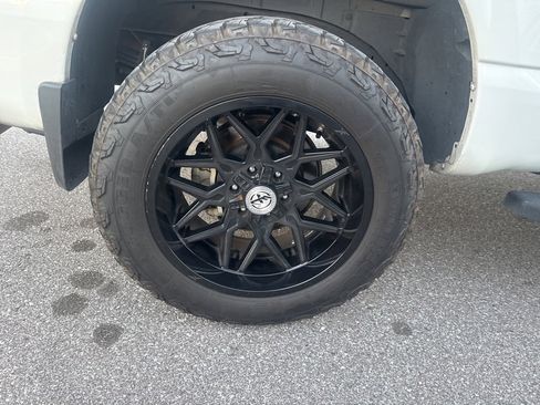 Used 2023 Nissan Titan SV w/ SV Convenience Package image 11