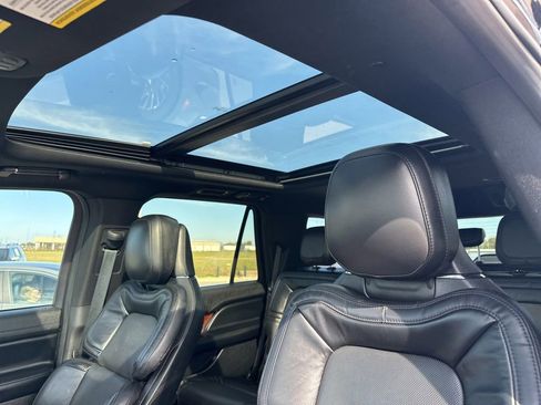 Used 2021 Lincoln Navigator Reserve w/ Luxury Package image 15