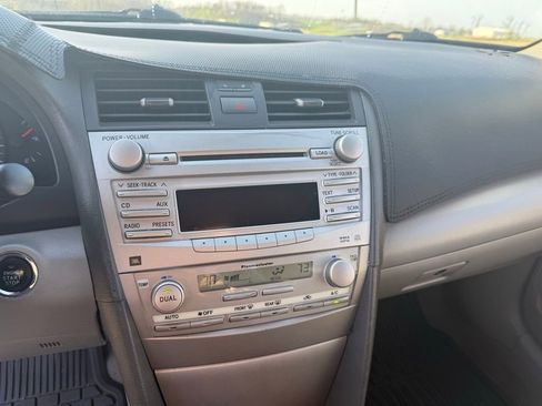 Used 2010 Toyota Camry image 34