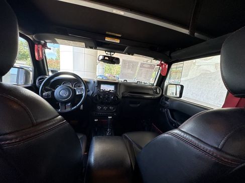 Used 2017 Jeep Wrangler Unlimited Rubicon AWD/4WD image 19