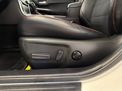 Used 2017 Toyota Camry SE w/ Moonroof Package FWD image 22