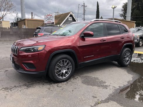 Used 2020 Jeep Cherokee Latitude image 1