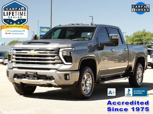 Used 2024 Chevrolet Silverado 2500 High Country w/ High Country Premium Package AWD/4WD image 3
