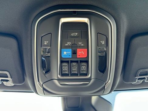 New 2025 Jeep Grand Cherokee L Limited w/ Black Appearance Package AWD/4WD image 17