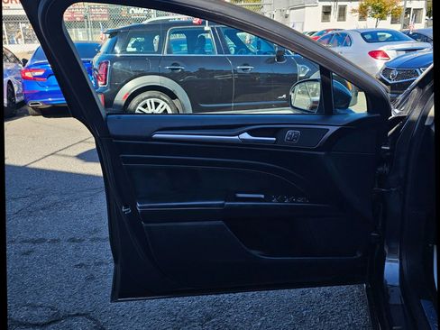 Used 2020 Ford Fusion Titanium image 10