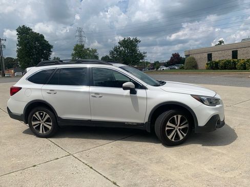 Used 2019 Subaru Outback 2.5i Limited w/ Protection Package #1 AWD/4WD image 12