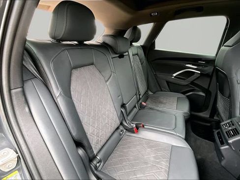Used 2025 Audi SQ5 Premium Plus w/ Premium Plus Package AWD/4WD image 29