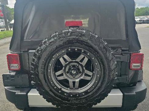 Used 2013 Jeep Wrangler Unlimited Sahara w/ Dual Top Group AWD/4WD image 7
