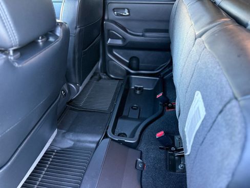 Used 2022 Nissan Frontier PRO-4X w/ Pro-4X Premium Package image 16