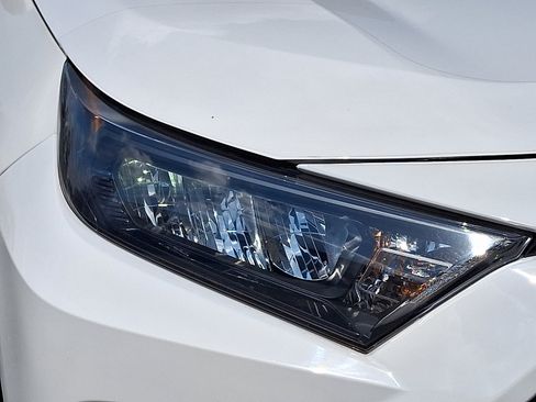 Certified 2022 Toyota RAV4 LE image 10