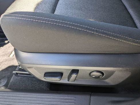 Used 2025 Nissan Rogue SV FWD image 15
