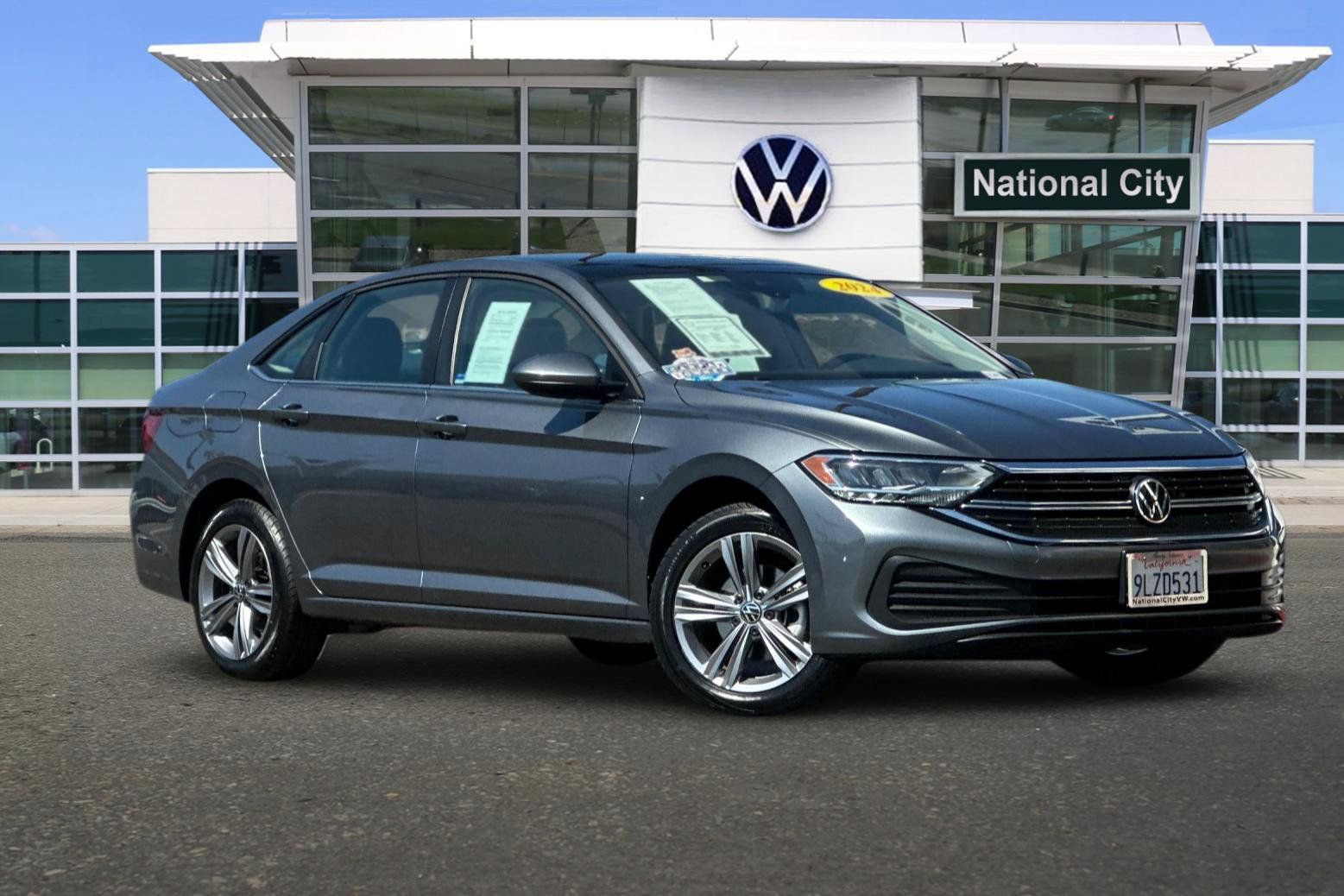 Used 2024 Volkswagen Jetta SE w/ Panoramic Sunroof Package FWD image 2