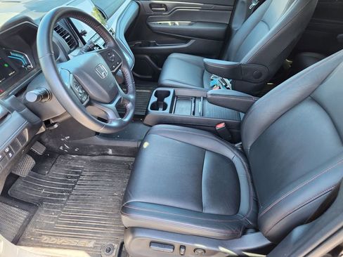 Used 2024 Honda Odyssey Sport image 13