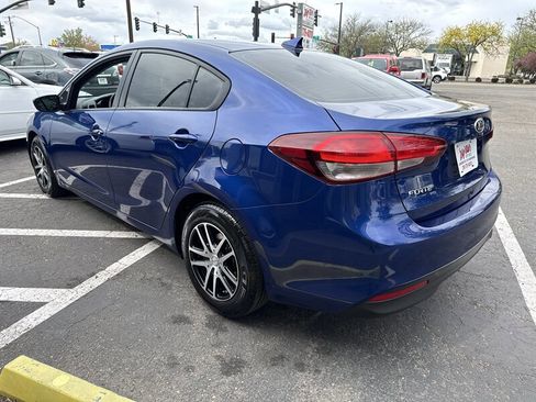 Used 2018 Kia Forte LX w/ LX Popular Package image 3