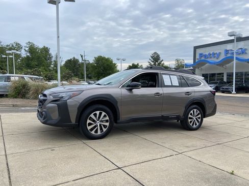 Used 2024 Subaru Outback Premium image 6