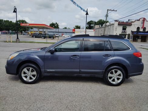 Used 2014 Subaru Outback 3.6R Limited w/ Moonroof Package AWD/4WD image 4
