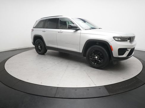 Used 2025 Jeep Grand Cherokee Laredo X w/ Luxury Tech Group I AWD/4WD image 36