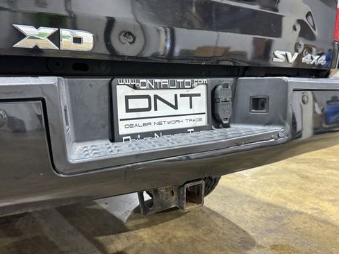 Used 2018 Nissan Titan SV w/ SV Convenience Package image 10